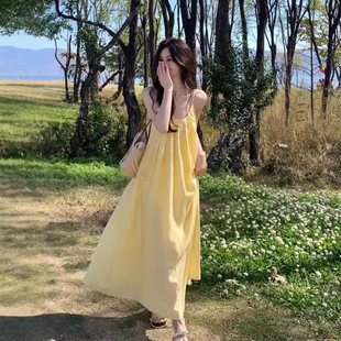 夏季 度假风黄色吊带连衣裙女装 海边穿搭裙子宽松减龄A字裙长裙子