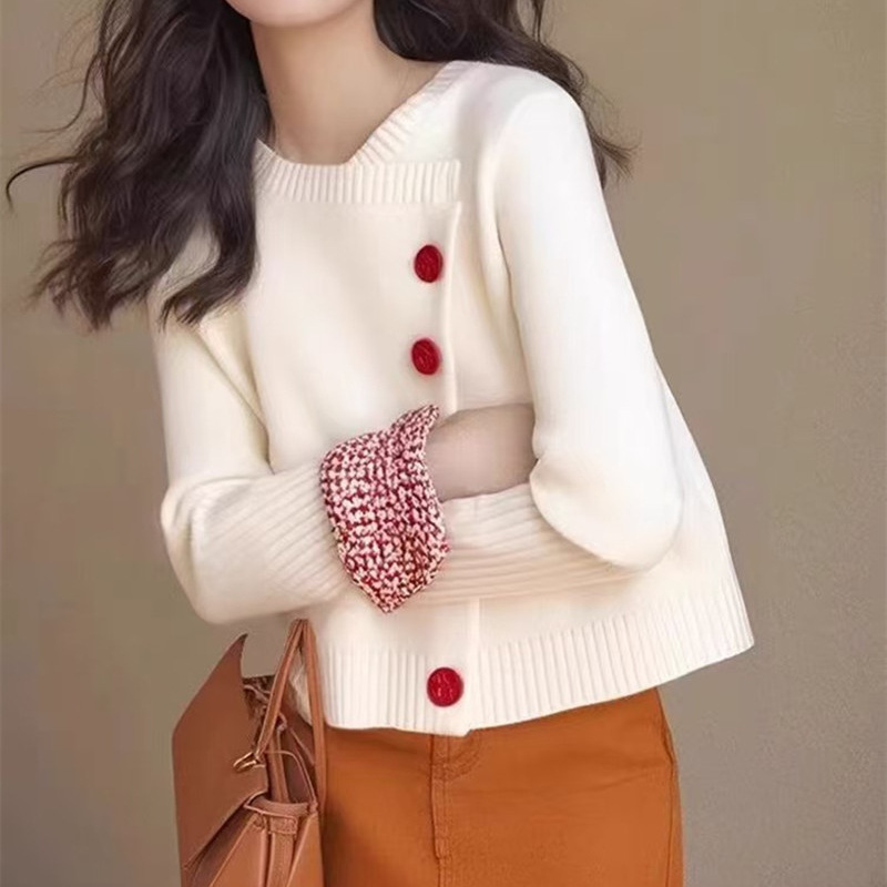 韩版2024冬季新年新款针织开衫上衣别致独特斜扣白色毛衣外套女