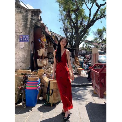 【锐达】白云甜蔷薇 红色v领吊带连衣裙女夏收腰包臀度假裙长款