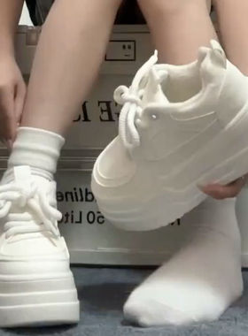 白色高级感小白鞋女2025春秋款百搭ins潮流高颜值松糕底学生板鞋