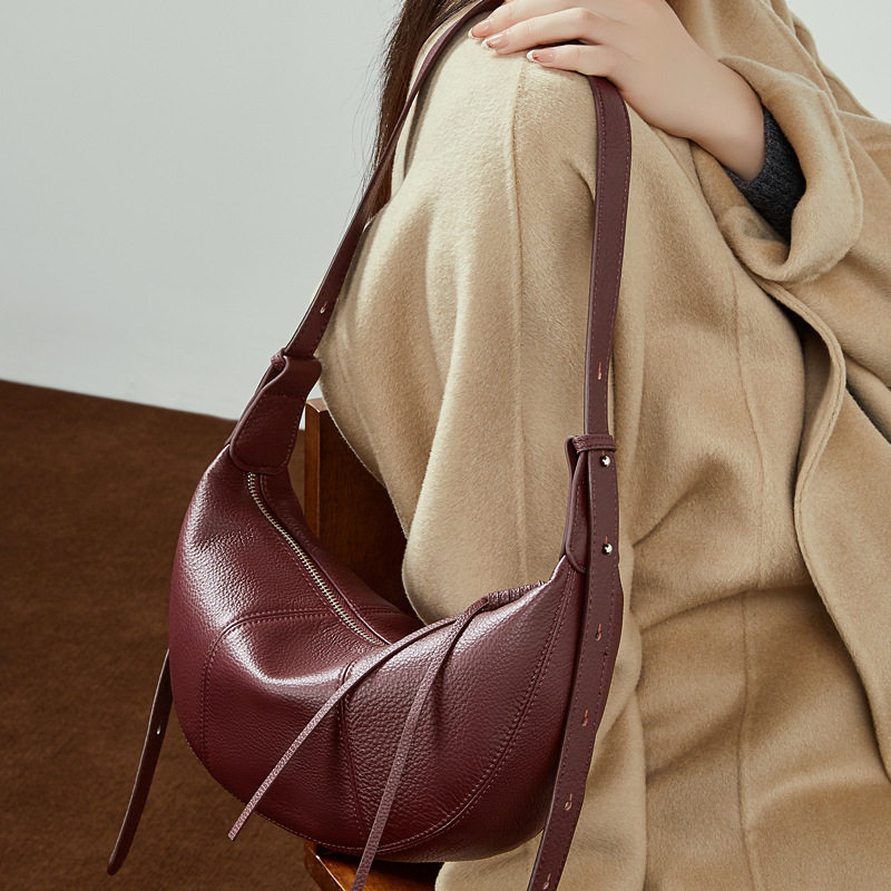 头层牛皮牛角包斜跨饺子包新款真皮小众单肩实用通勤纯色软皮女包,箱包皮具/热销女包/男包,单肩包,淘宝优惠券,粉丝福利购,淘宝优惠卷