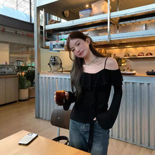 韩系新款女装黑色荷叶边斜肩长袖针织打底衫别致露肩修身显瘦上衣