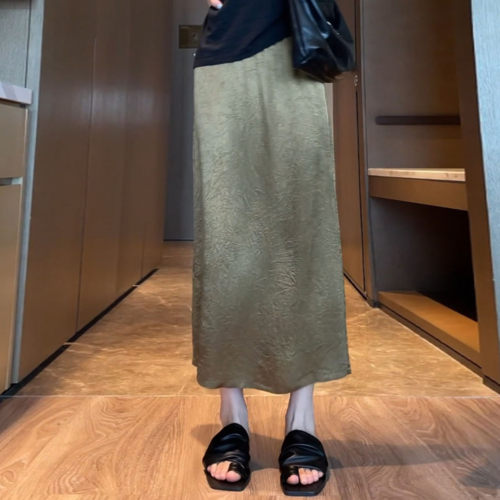 超好真丝缎面垂感A字中长半身裙