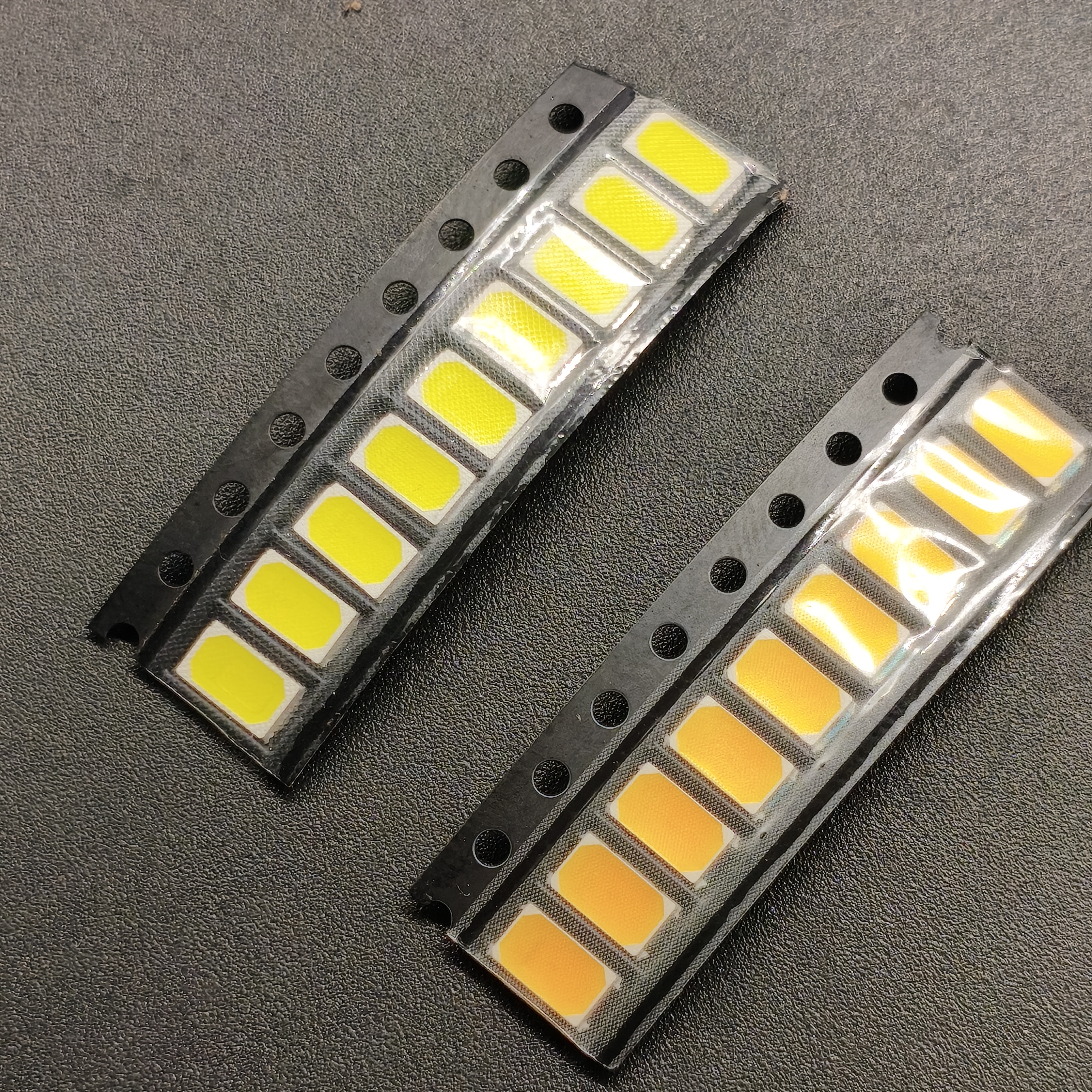 5730型号LED灯珠白光暖白色发光二极管LED光源照明维修3V0.5瓦