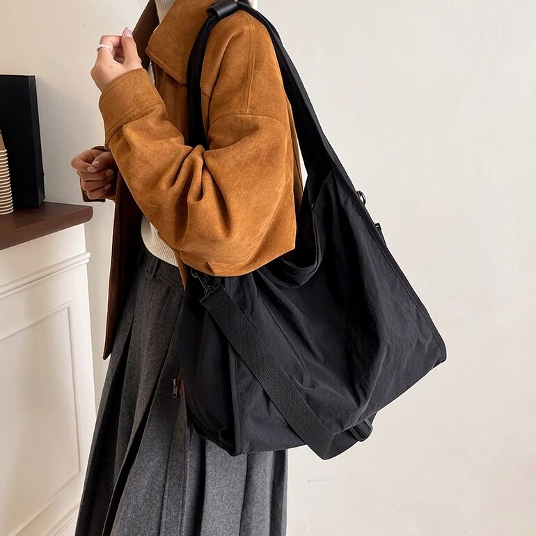 单肩包设计感小众新式斜挎包2025新款百搭高级感旅行大容量托特包