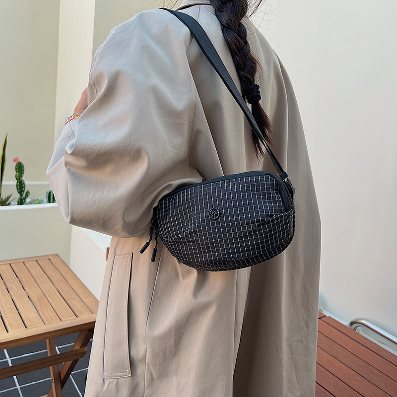 格子尼龙布小包包2025新款时尚运动包休闲百搭男女轻便单肩斜挎包