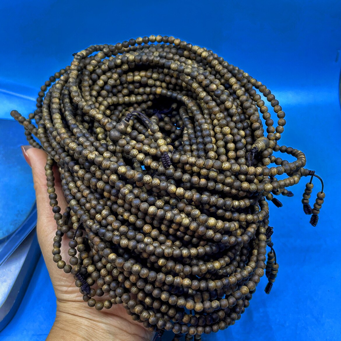 전체 상태는 9.99 포인트 심양 전기 흰색 보라색 QINNAN 4MM 168 천연 체스 난 침향 부처님 구슬 팔찌입니다