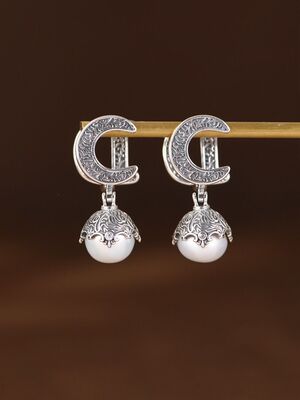 S925纯银耳坠复古轻奢个性藤蔓纹字母C镶淡水珍珠圆球女款钉饰品
