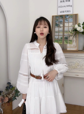 VASSE一只优秀的美蟹白色连衣裙宽松镂空蕾丝长袖A字短裙度假裙