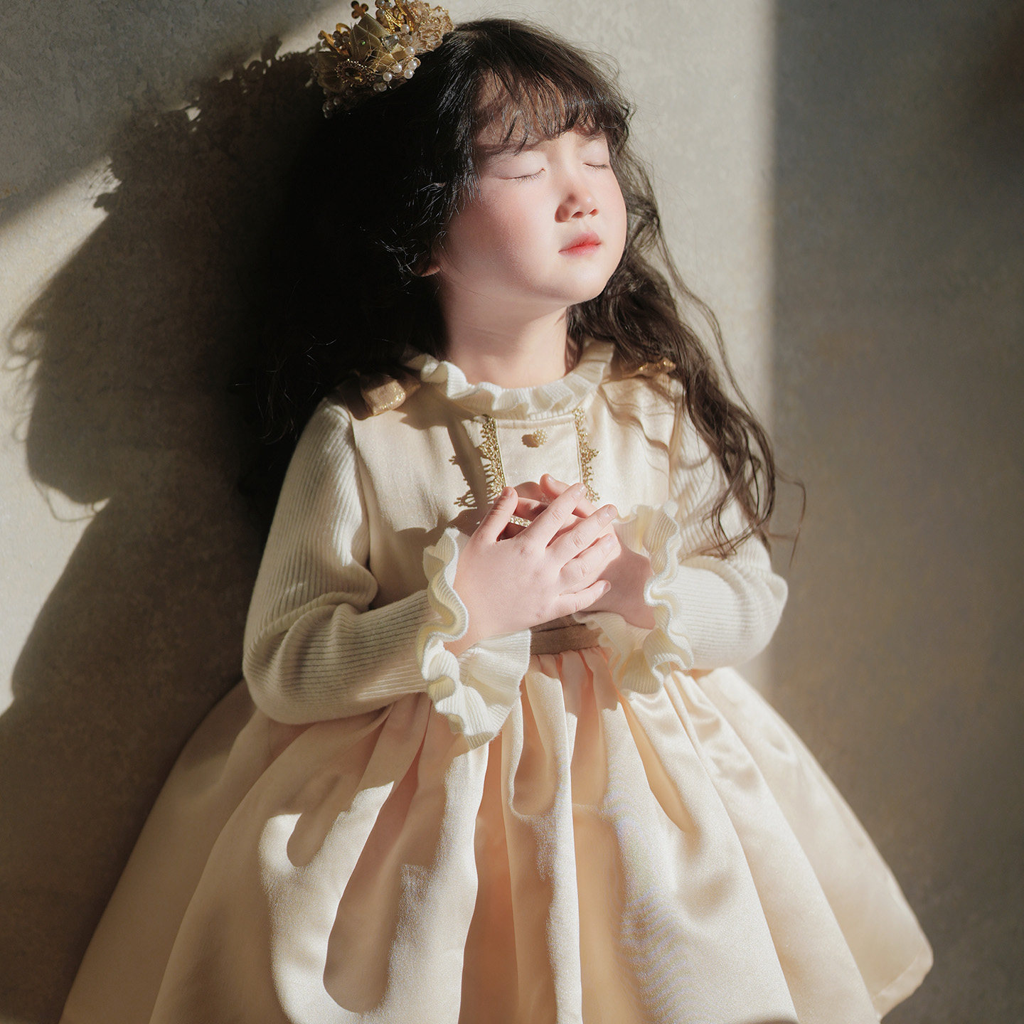 粗腿原创香槟色女童连衣裙新款高级简约公主裙背心裙周岁表演礼裙