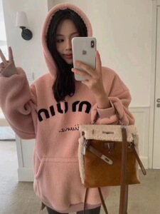 韩系复古加厚羊羔毛美式英文字母休闲连帽卫衣女2023冬季新款上衣