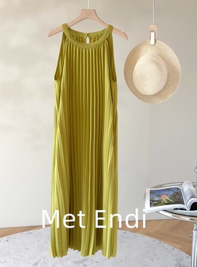 Met Endi风琴褶挂脖连衣裙2025年夏季绿色显白慵懒度假风露肩长裙