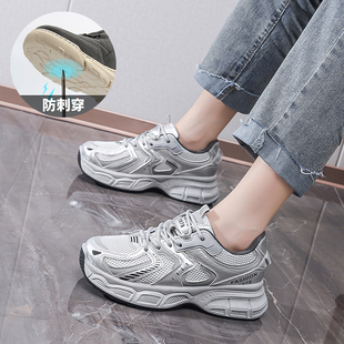 2026新款夏季透气钢头劳保鞋女款轻便软底久站不累防砸钢包头四季