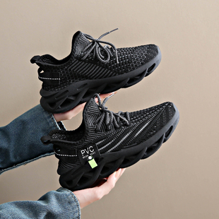 夏季透气新款时尚钢头劳保鞋女款上班轻便软底久站不累防砸钢包头