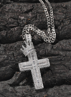 满锆王冠十字架吊坠铜镶锆石