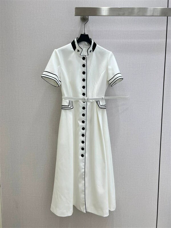 南油高定2026春季精致风白色立领单排扣连衣裙女修身收腰气质礼服