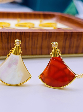 18K金裙子吊坠南非真钻石白贝母红玛瑙女生日礼物