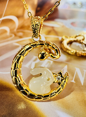 18k金吊坠女AU750蛇盘兔吊坠和田玉兔