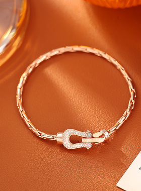 爆款玫瑰金精工马蹄扣手链时尚轻奢高级感本命年浪漫设计手饰潮女