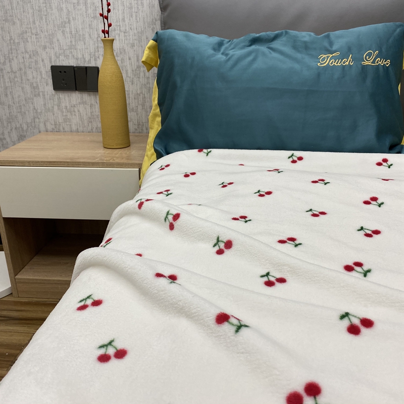 The Moment小樱桃盖毯|加厚空调房办公室午睡休闲暖暖法兰绒毯