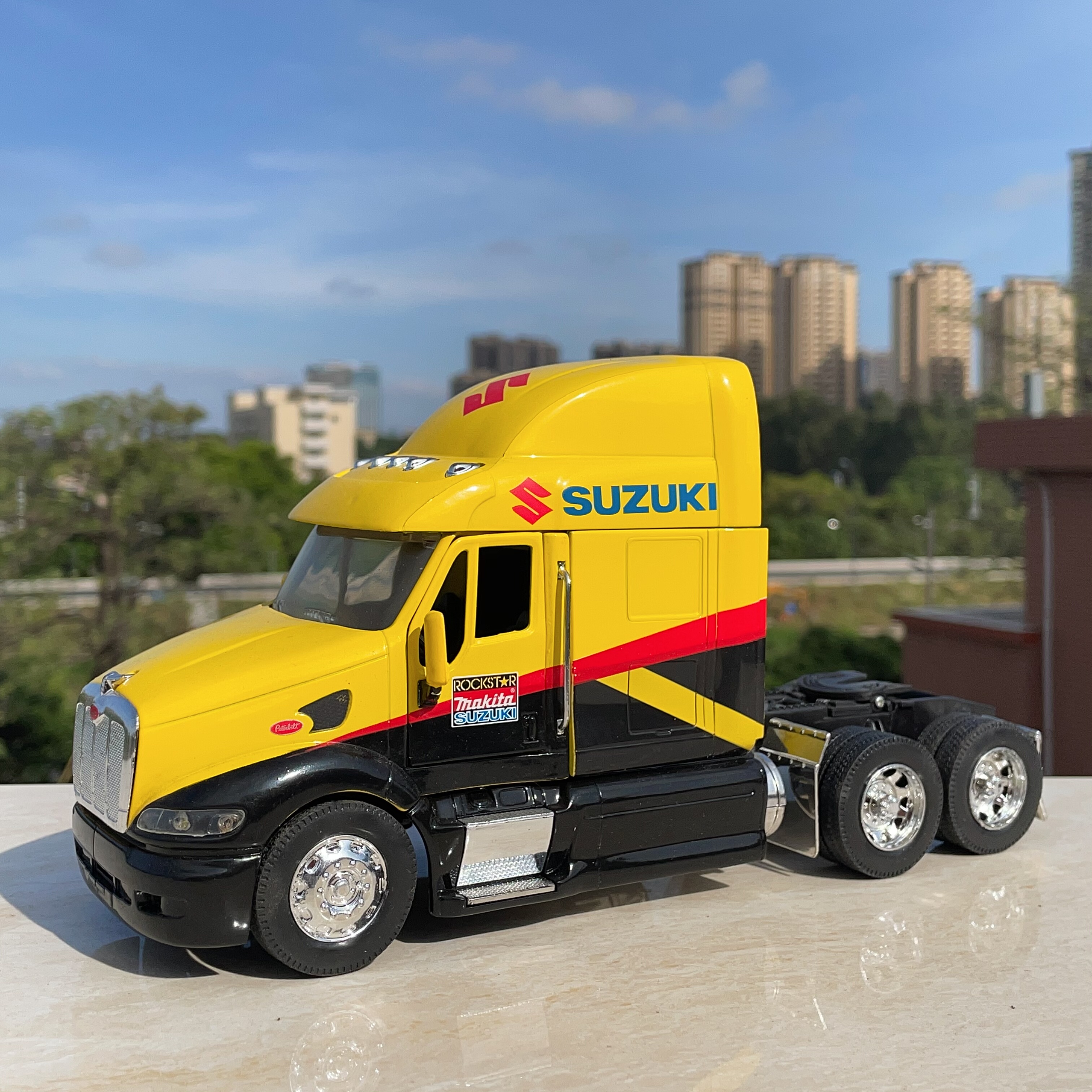 散货1:32彼得比尔特美式重卡汽车模型