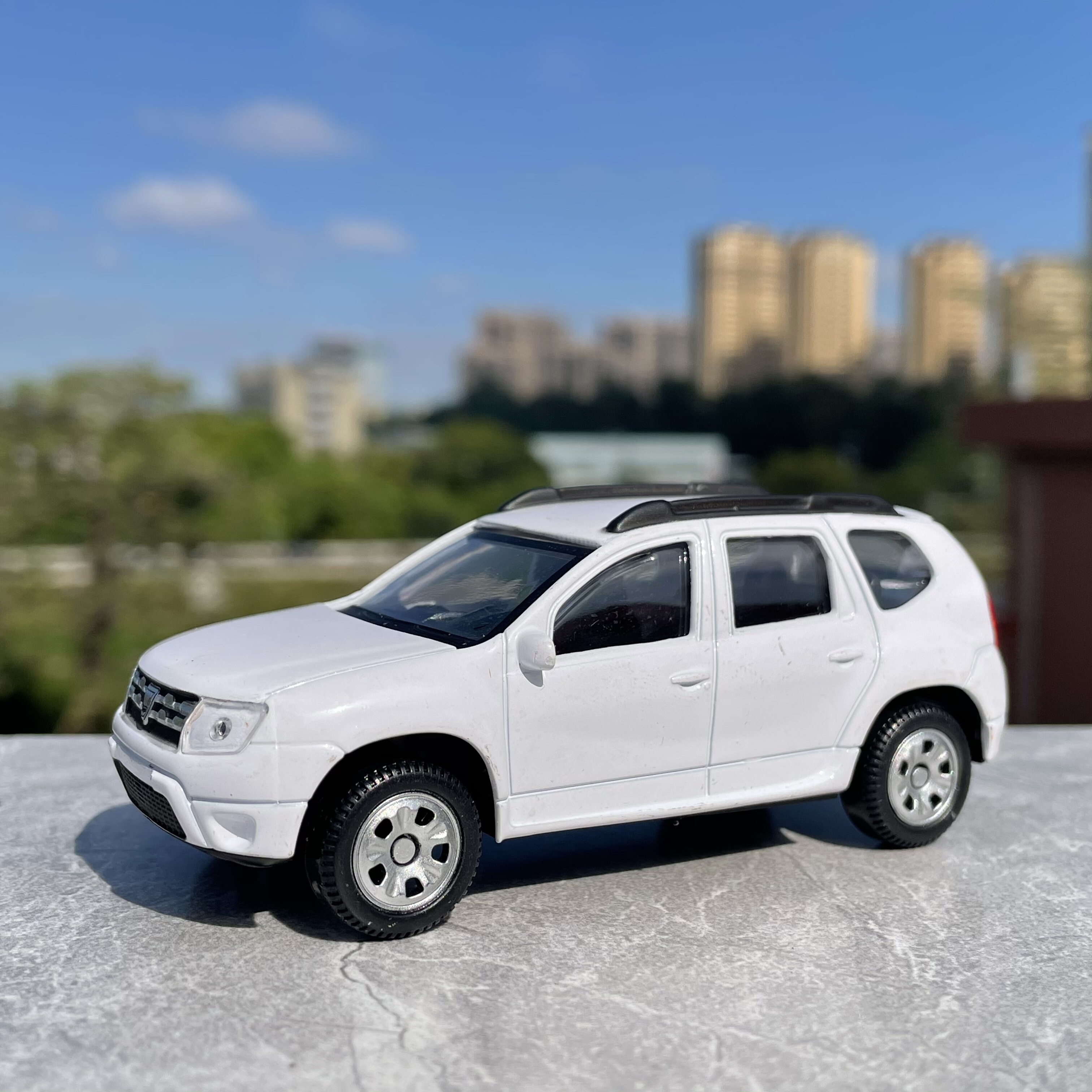 散货1:43雷诺越野车 合金汽车模型