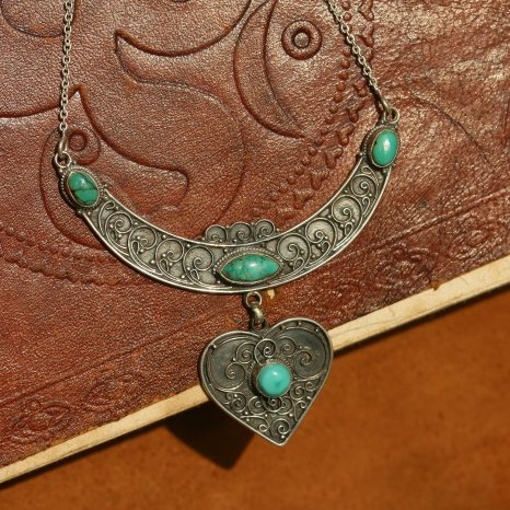复古银饰绿松石红宝石爱心锁骨链