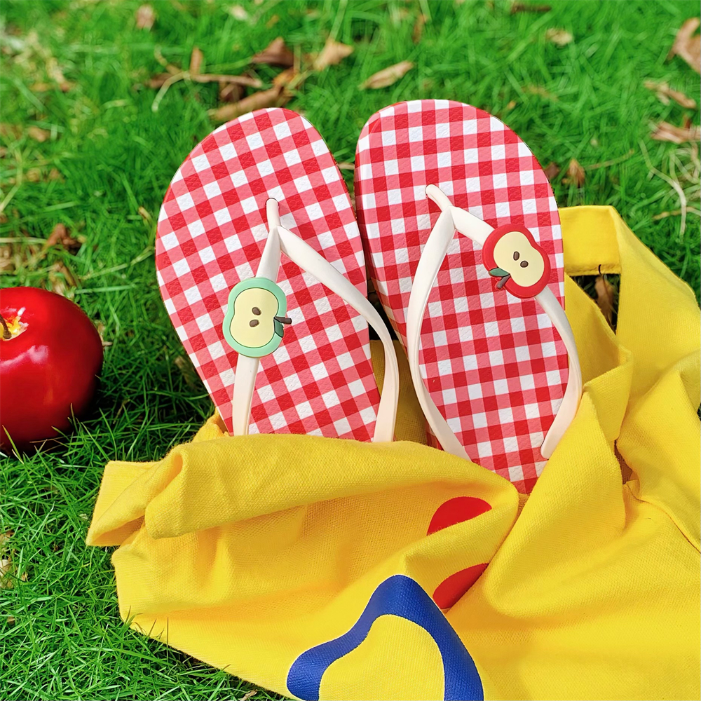 细细条撞色格子红苹果人字拖