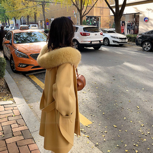 2024冬装新款黄色连帽真狐狸毛领双面呢羊绒大衣女羊毛外套赫本风