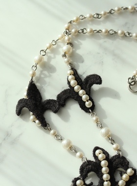 欧美复古外贸钩织毛衣黑色个性小众设计珍珠质感吊坠长毛衣链