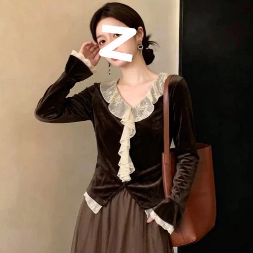 法式丝绒上衣女秋冬蕾丝荷叶边V领收腰显瘦喇叭袖复古气质打底衫