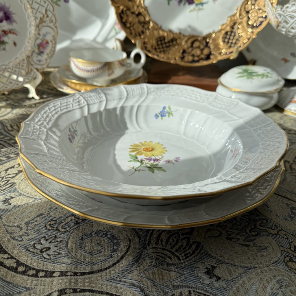 福利特价德国Meissen新布兰登斯坦浮雕手绘草帽盘加餐盘二等