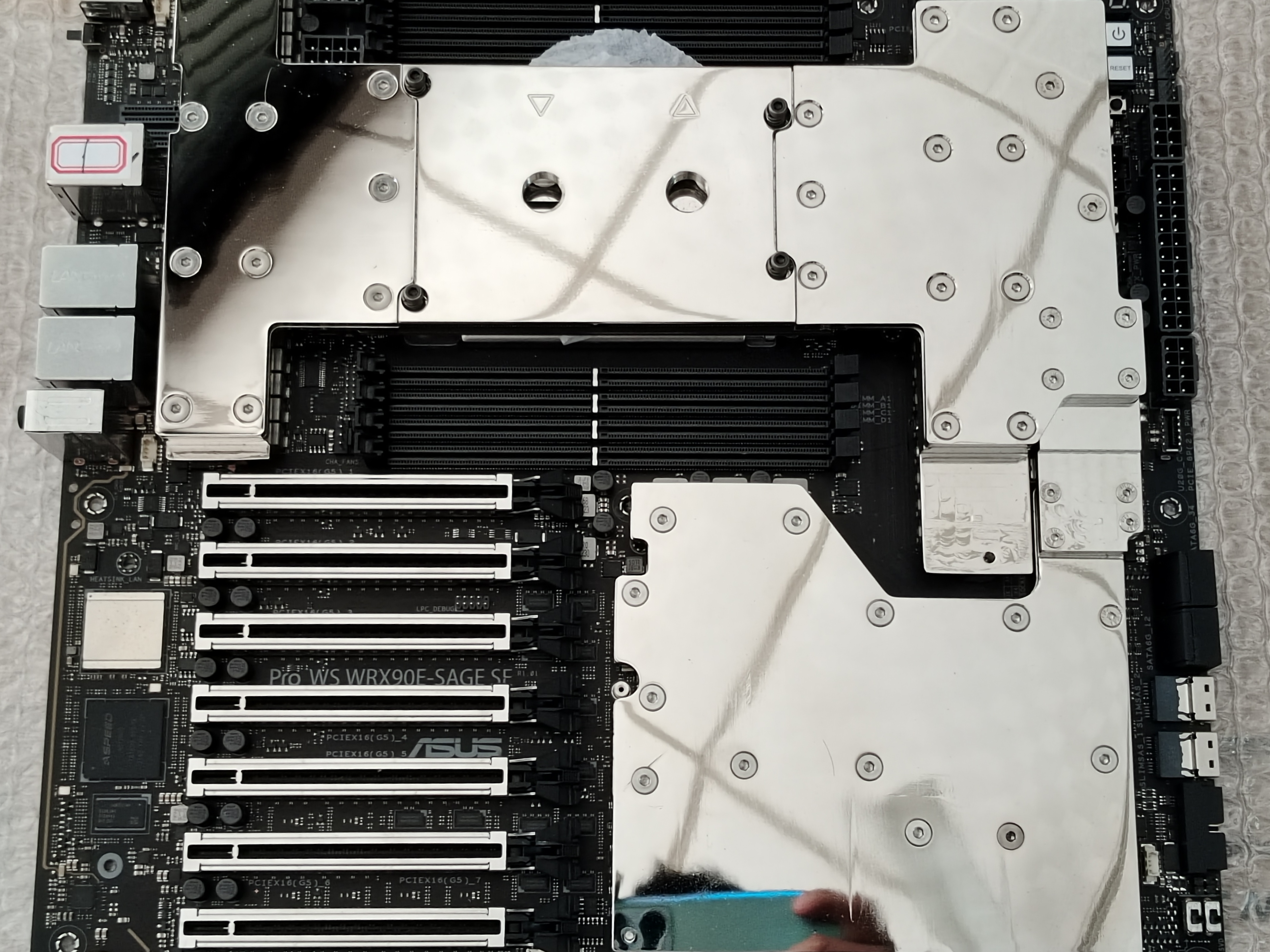 定做华硕 WS WRX90E-SAGE SE主板全覆盖水冷头。