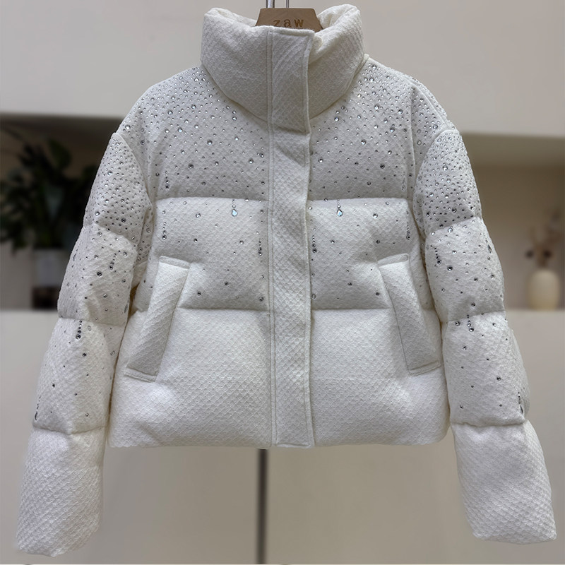 zaw大码女装立领烫钻短款羽绒服冬季时尚气质面包服胖mm显瘦外套