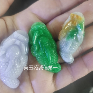 缅甸处理翡翠精雕金蟾吊坠玉石雕刻动物挂件多彩玉雕颈饰手工精雕