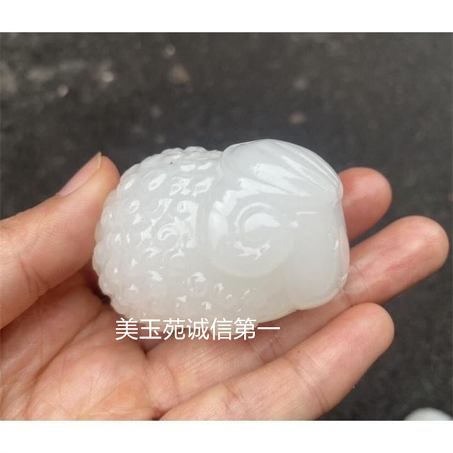 阿富汗白玉青白玉羊瑞兽把件图片