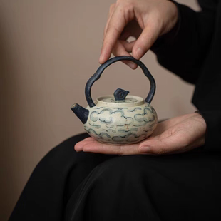 手绘祥云茶壶青花火石红釉下彩小壶家用高颜值功夫茶具陶瓷泡茶器
