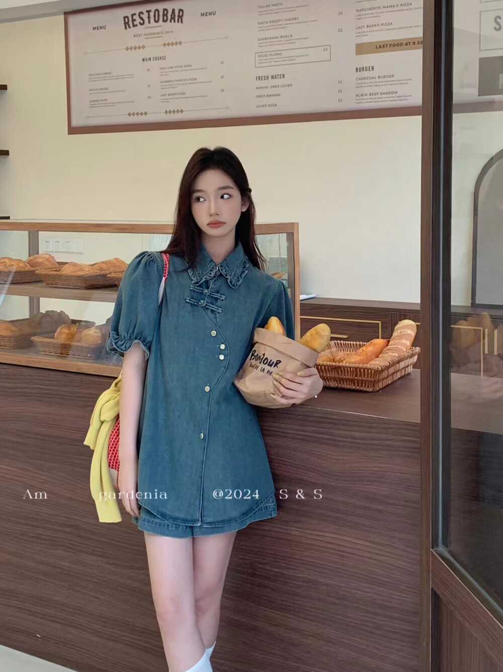 超柔软小众娃娃领甜美盘扣新款
