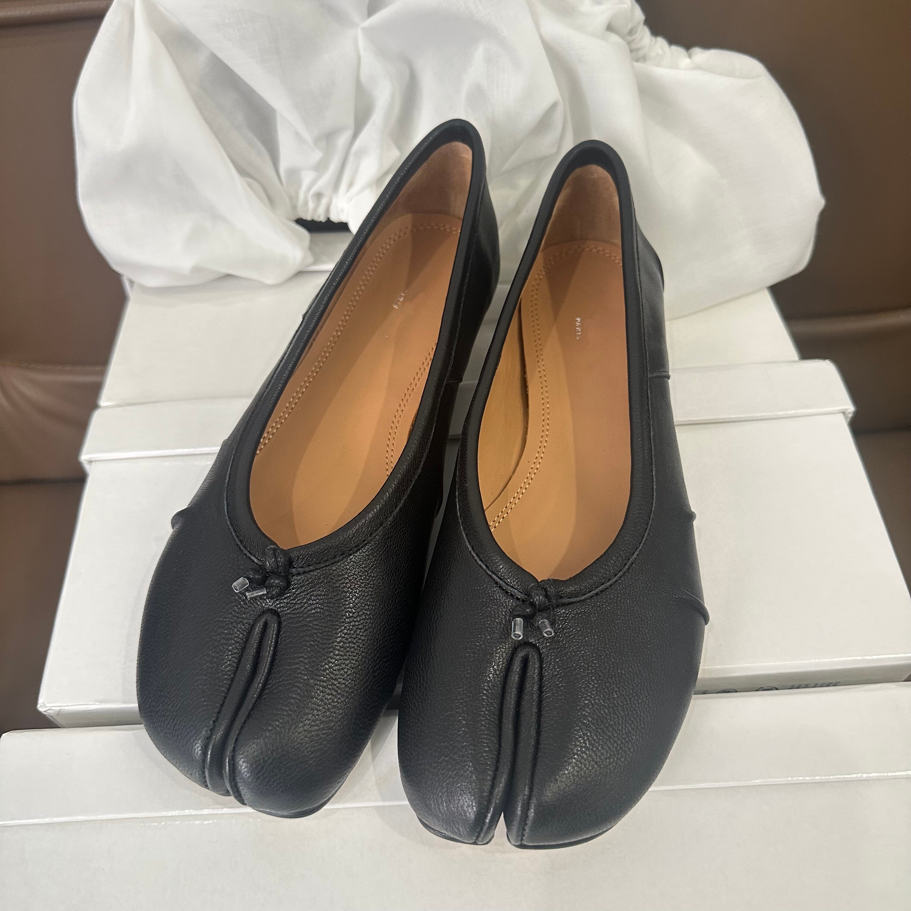 thumbnail for [Top version supports NFC] 2026 new version of tabi tabi shoes women's pleated sheepskin flat ballet casual shoes