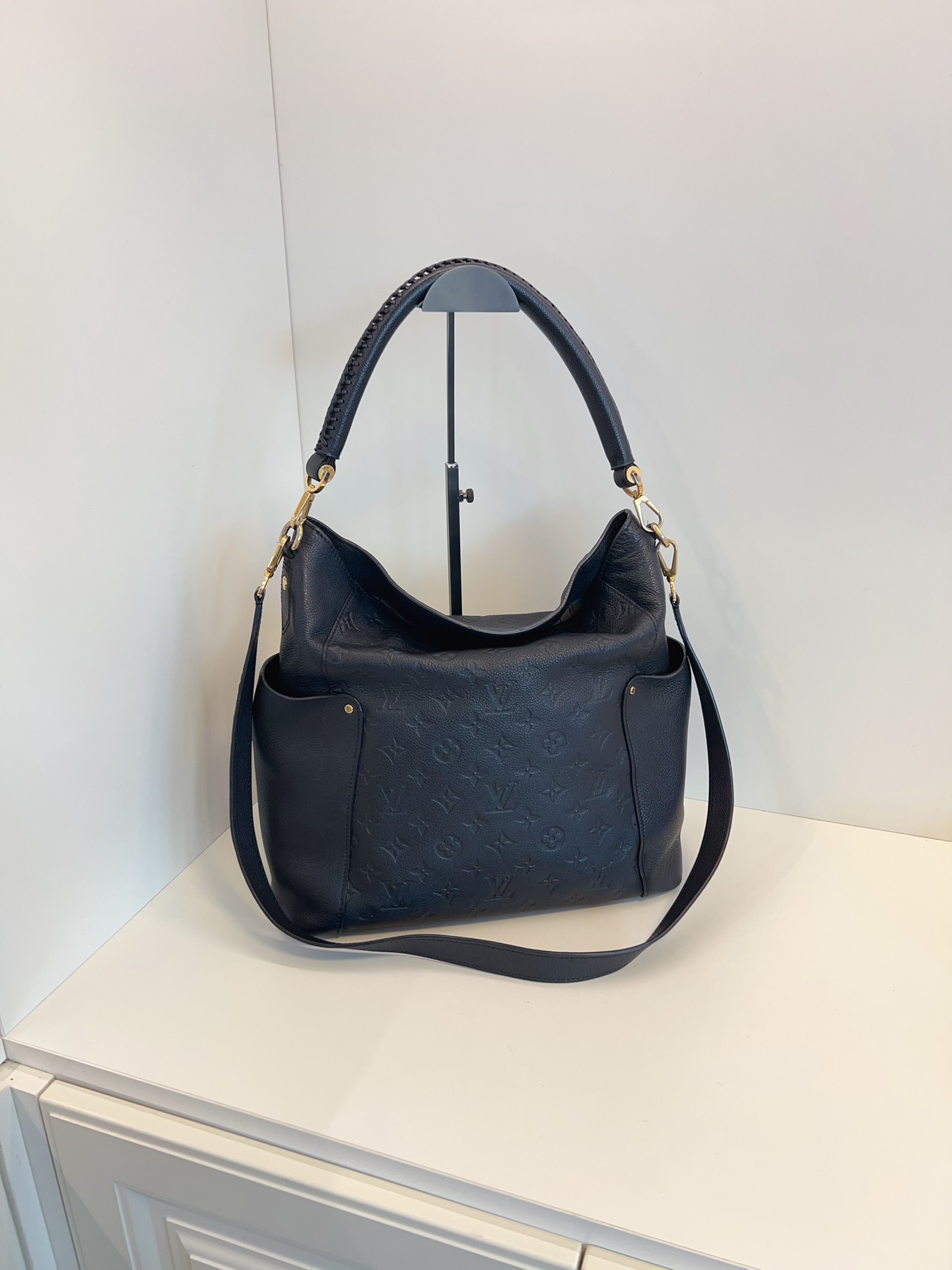 【新款现货】98新LV路易威登 黑金全皮压花Melie Hobo 三用托特包