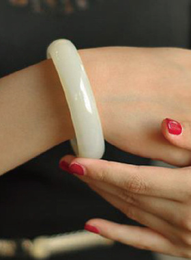 清仓处理合成女款新疆乳白玉镯