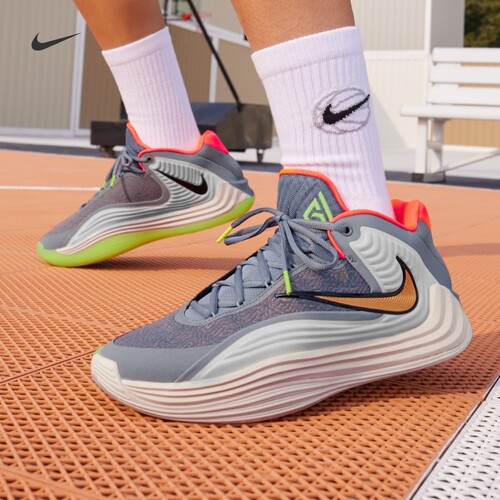 Nike耐克字母哥抗扭男实战篮球鞋