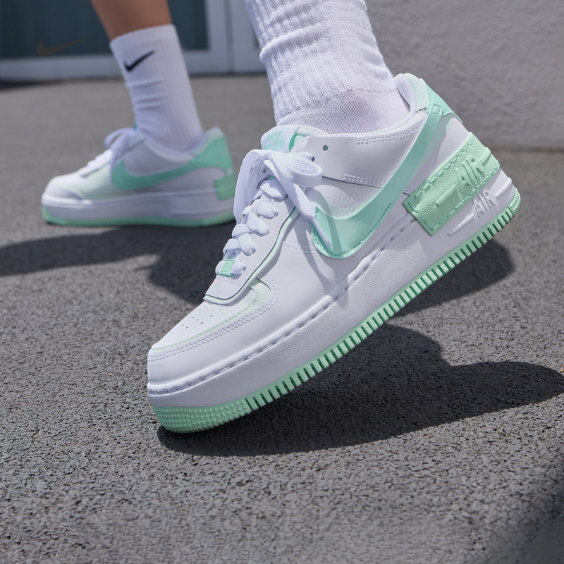 Nike耐克空军一号胶底女子运动鞋