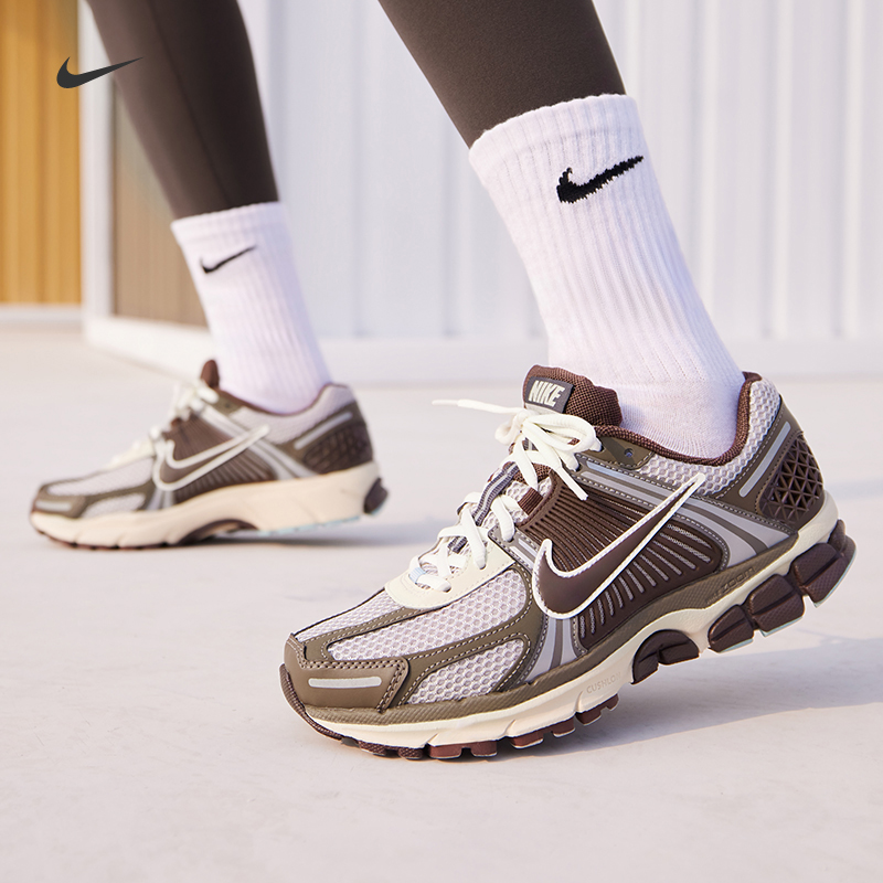 Nike耐克迈柔Vomero5女子运动鞋