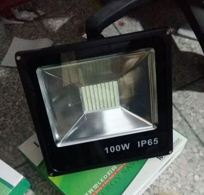 LED投光灯30W50W100W200W300W400W防水草坪灯泛光灯工厂照明灯