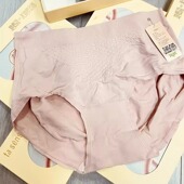 她概念3条 头 蚕丝底裆透气抑菌裤 49元 女生中腰包臀收腹三角内裤