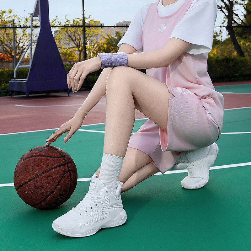 大码篮球鞋女款皮面运动鞋女生防滑耐磨减震高帮小白鞋高颜值实战