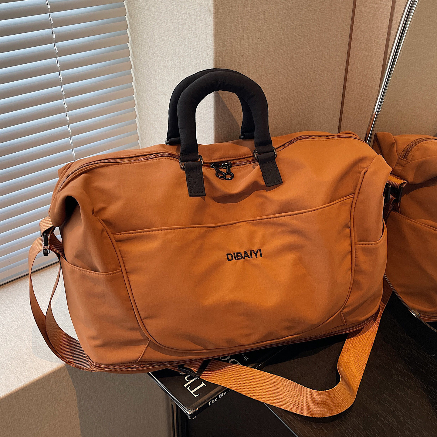 大容量短途旅行包女手提轻便外出运动便携健身包高颜值斜挎行李袋