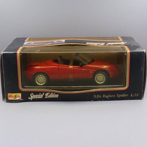 现货正版 Maisto 1：18 阿尔法 Romeo Spider 1995 汽车成品模型