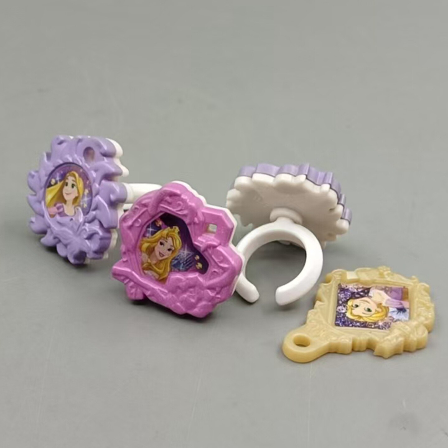现货正版 Bandai/万代 迪士尼公主系列 戒指 吊坠 模型 扭蛋散货